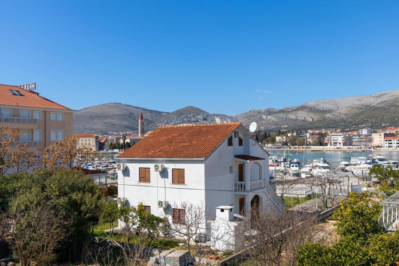 Cozy 1-Bedroom Apartment Near The Center Of Trogir Exteriör bild